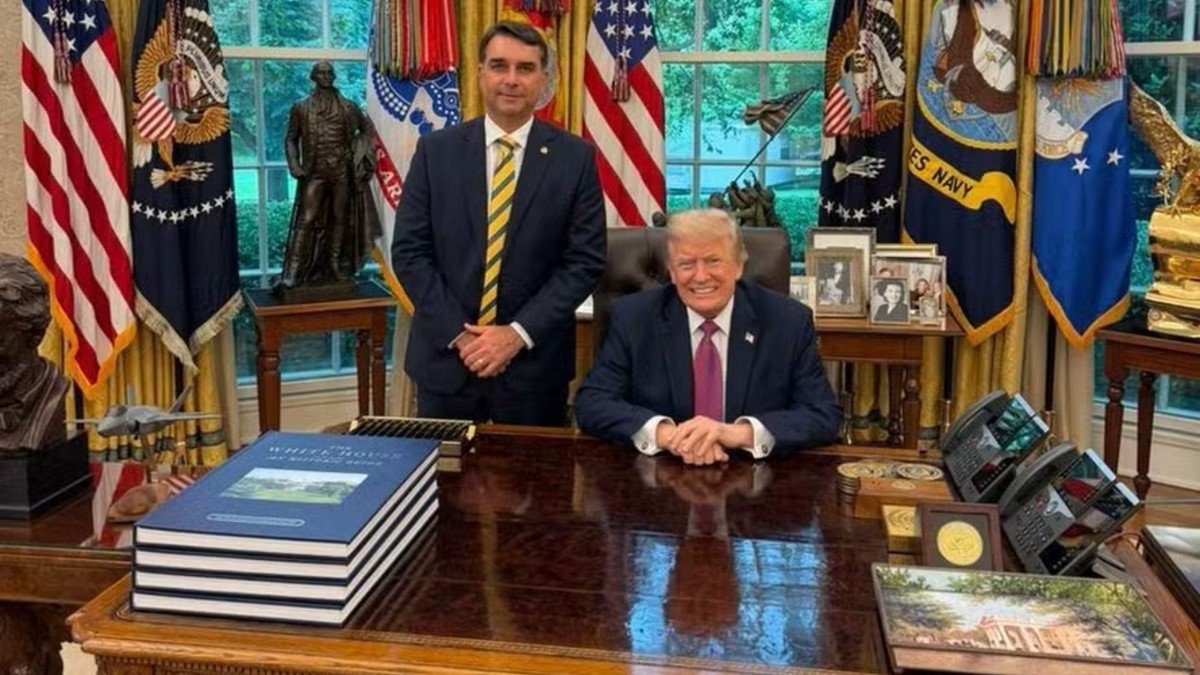 Flávio Bolsonaro diz ter se reunido com Trump e defende classificação do PCC e CV como organizações terroristas
